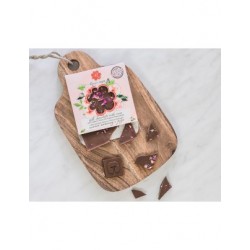 Milk chocolate with rose oil and rose petals - Melting delight