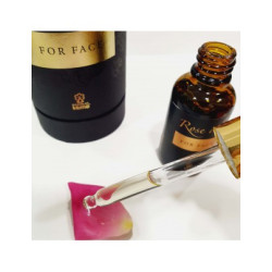 Luxury aromatic oil around eyes