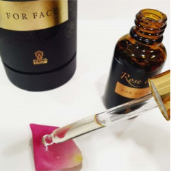 Luxury aromatic oil around eyes